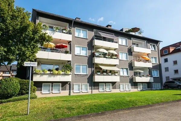 Gepflegtes Mehrfamilienhaus mit Balkonen