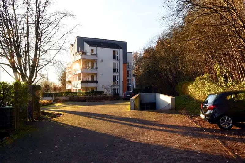 Wohnanlage mit Tiefgaragenzufahrt